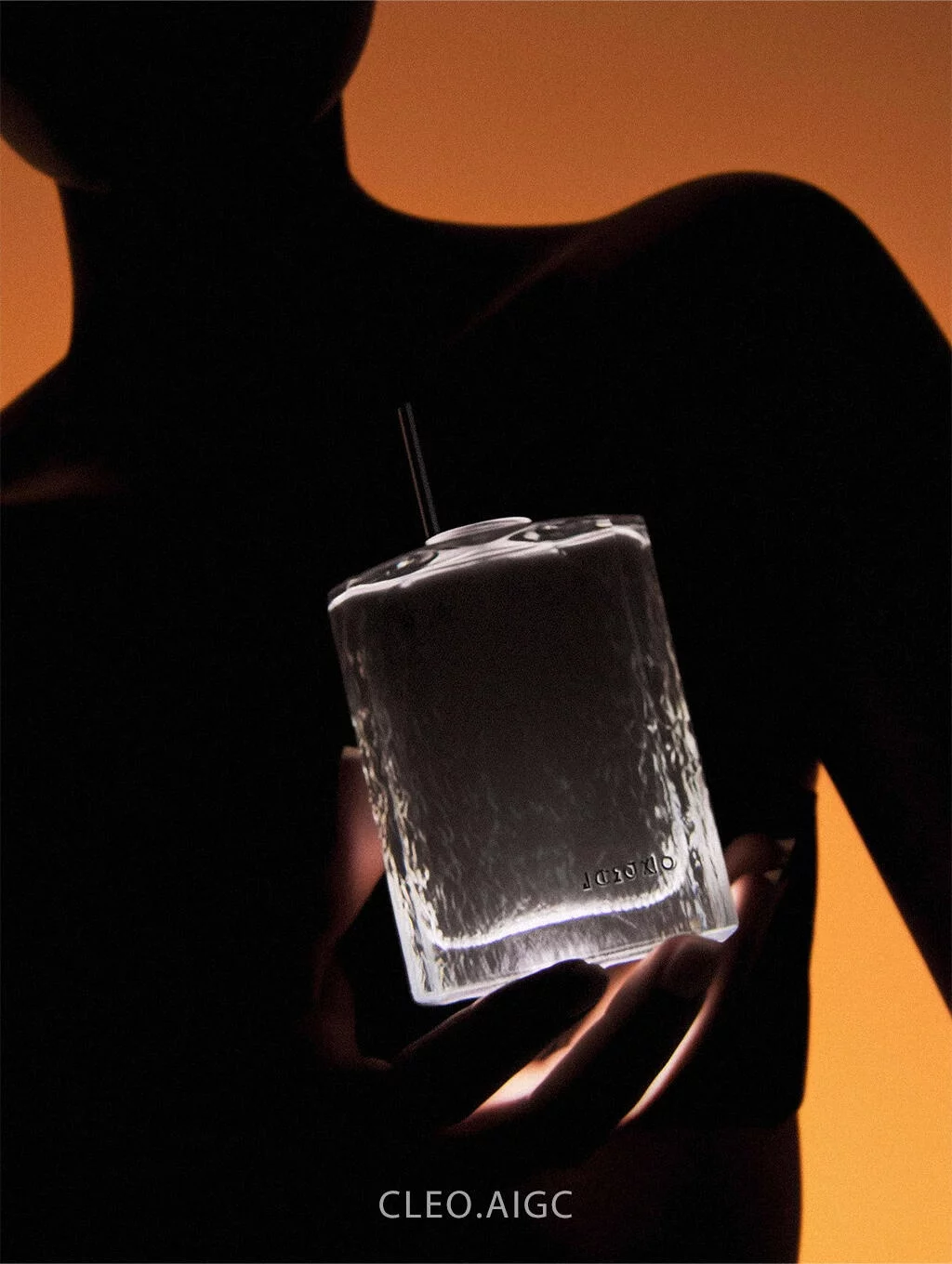 AI摄影赋能电商视觉！3组霓虹大片附完整提示词