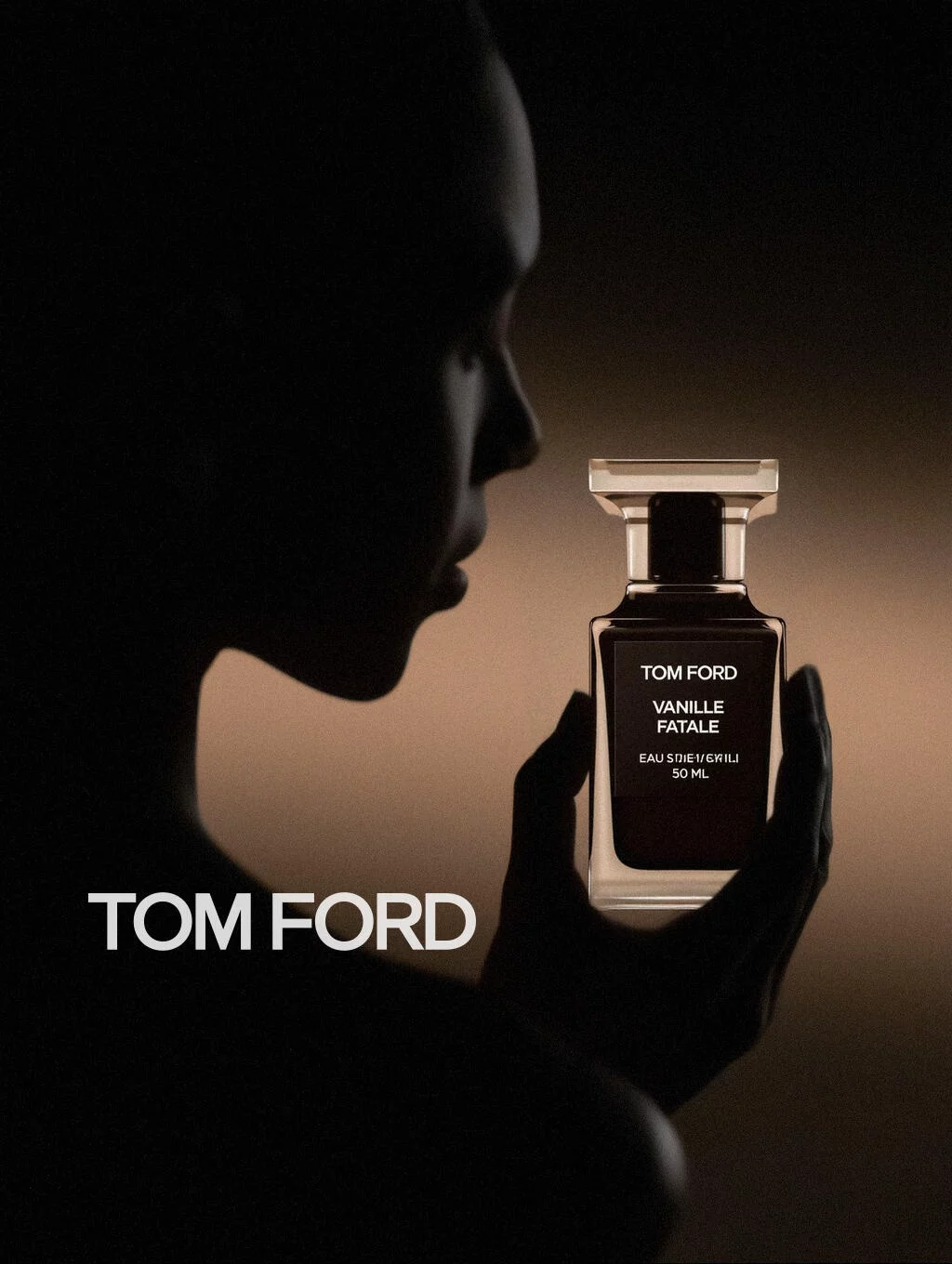 AI摄影赋能电商视觉！3组霓虹大片附完整提示词